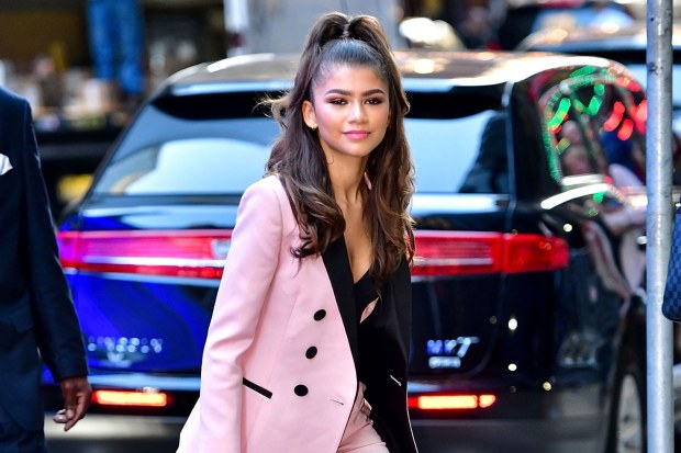 t-zendaya-pink-suit